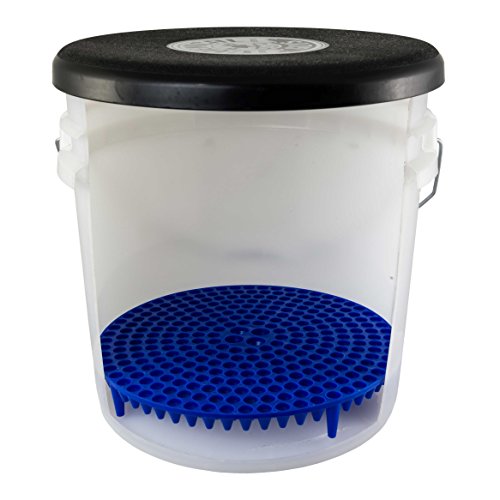 Chemical Guys Cyclone Dirt Trap Car Wash Bucket Insert Car Wash Filter Removes Dirt and Debris While You Wash, Blue